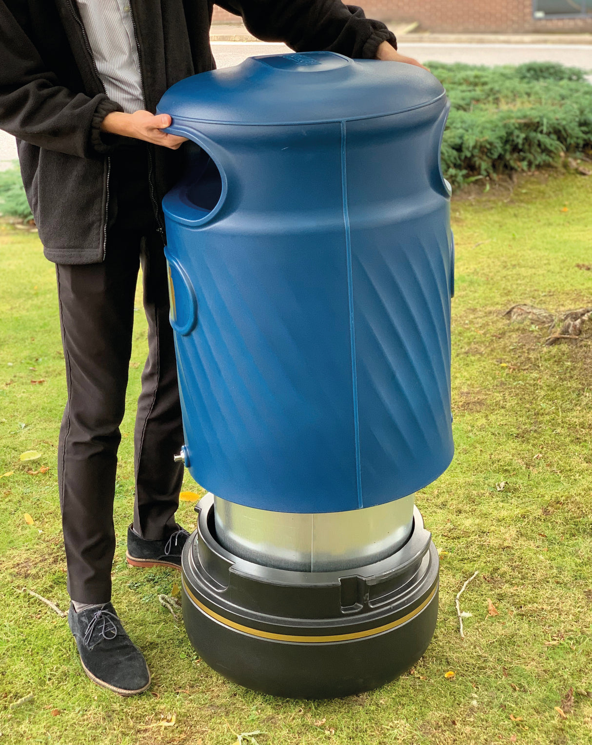 Outdoor Hooded Top Litter Bin