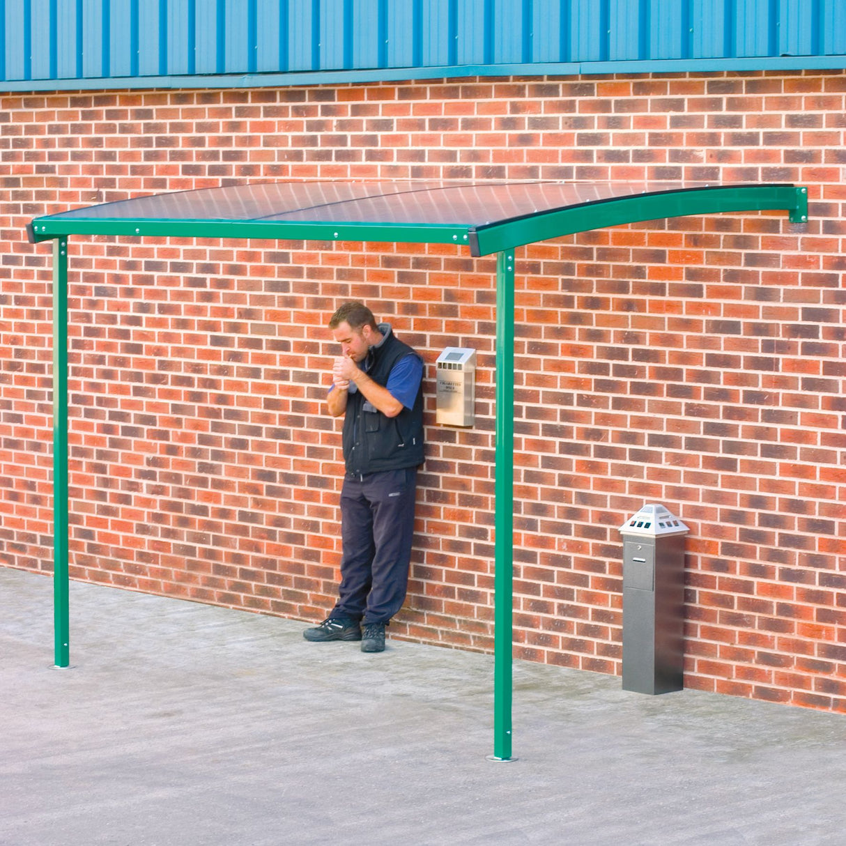 wall mounted smoking shelter green