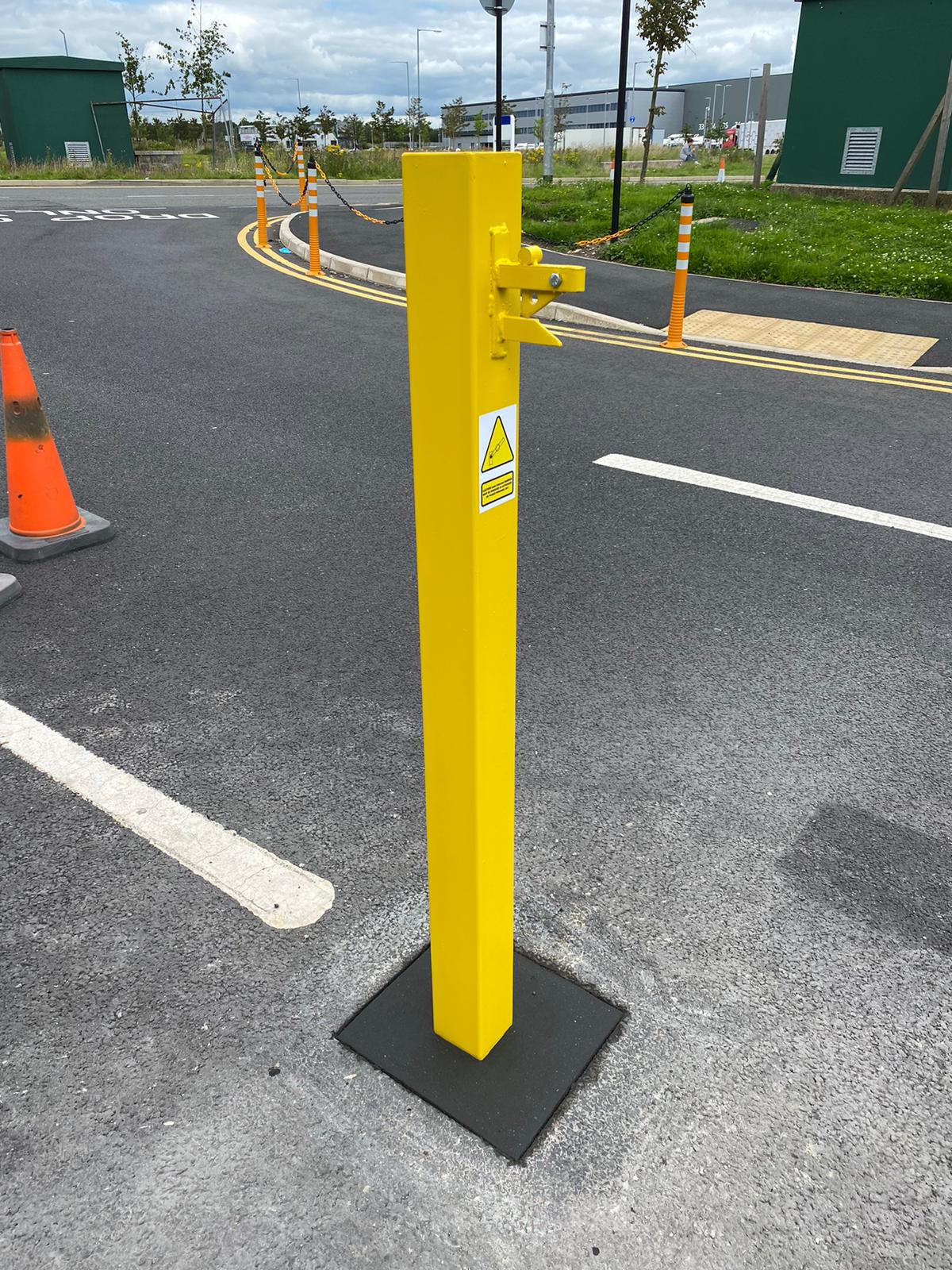 Latch Back Post